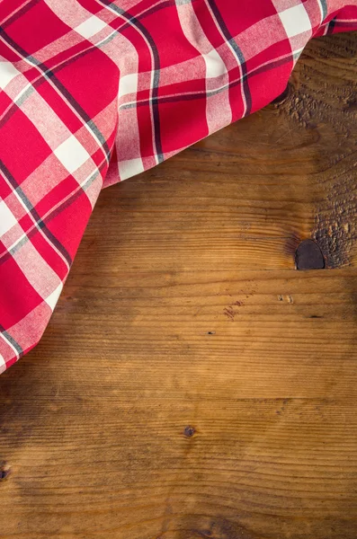 Ovansida av rutig servett på gamla träbord — Stockfoto