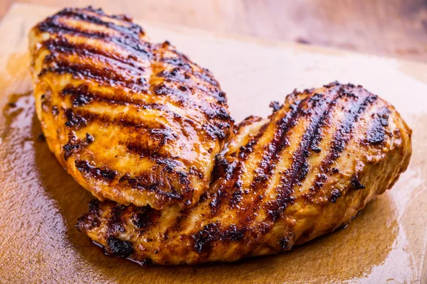 Grilled chicken breast in different variations with cherry tomat — Stock Photo, Image