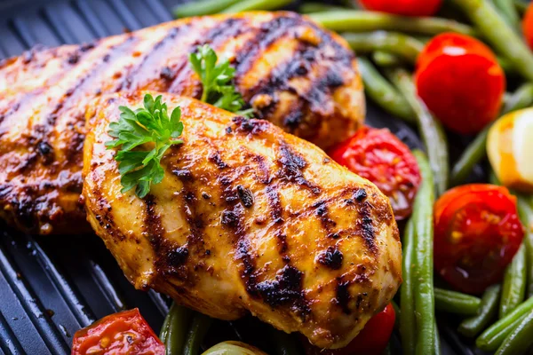 Grilled chicken breast in different variations with cherry tomat — Stock Photo, Image
