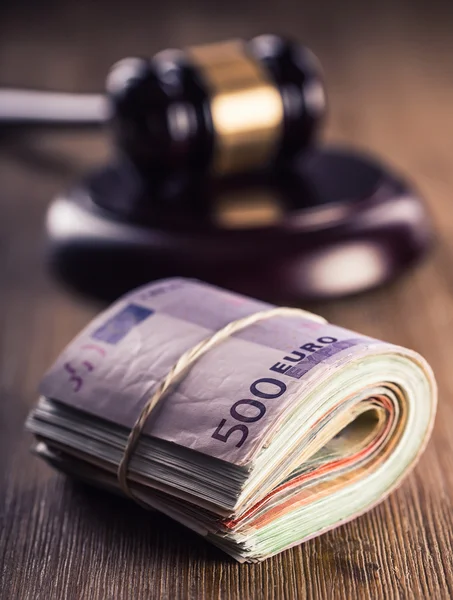 Euro currency. Court gavel and rolled Euro banknotes. Representation of corruption and bribery in the judiciary. — Stock Photo, Image