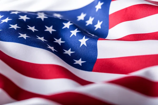 Flaga USA. Flaga amerykańska. Amerykańską flagę wieje wiatr. Szczelnie-do góry. Łapka — Zdjęcie stockowe
