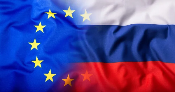 UE et Russie. Drapeau de l'UE et drapeau russe mélangés — Photo