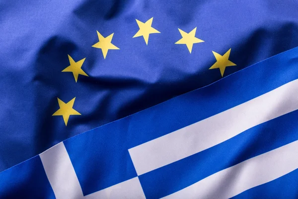 Unión Europea y Grecia. El concepto de relación entre la UE y Grecia. Bandera ondeante de la UE y Grecia — Foto de Stock