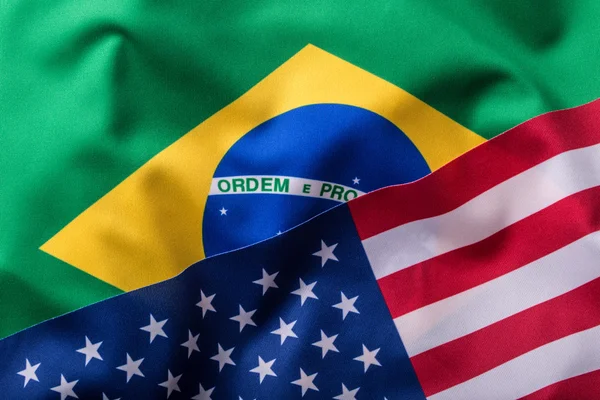 Bandeiras do Brasil e da Argentina. Conceito de moeda de bandeira mundial  fotos, imagens de © weyo #117199038