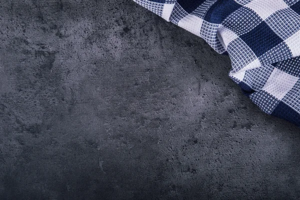Top view of checkered kitchen stablecloth on granite - concrete - stone background. Свободное место для текста или продуктов — стоковое фото