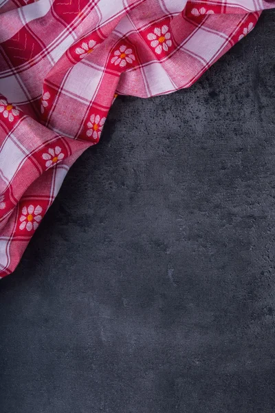 Top view of checkered kitchen stablecloth on granite - concrete - stone background. Свободное место для текста или продуктов — стоковое фото