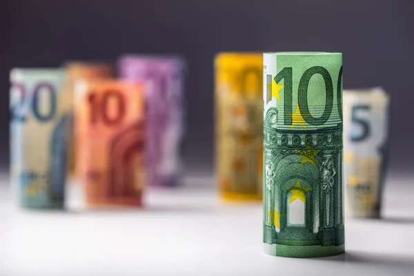 Several hundred euro banknotes stacked by value. Euro money concept. Rolls Euro  banknotes. Euro currency. Announced cancellation of five hundred euro banknotes. Banknotes stacked on each other in different positions. Toned photo — Stock Photo, Image
