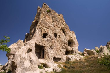 Türkiye 'nin Kapadokya kentindeki ilk Hristiyanların mağara evleri. Goreme yakınlarındaki antik mağara..