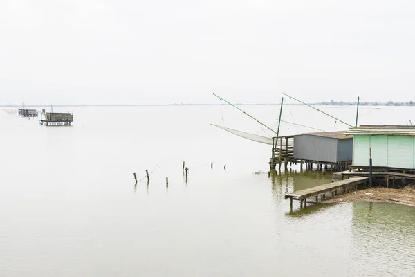 Cabanas de pesca no vale de Comacchio — Fotografia de Stock