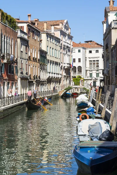 Venetian gondoliers in Italy — Stock Photo, Image