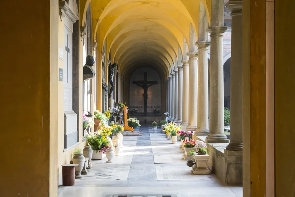 Arcade binnen begraafplaats — Stockfoto