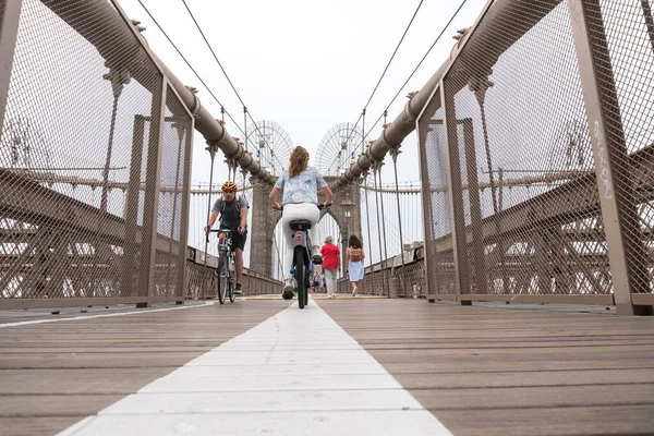 New York City Usa August 2019 Menschen Gehen Einem Bewölkten — Stockfoto