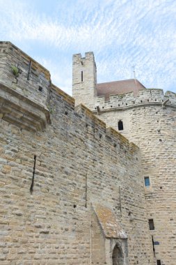Carcassonne, Fransa-Ağustos 15, 2016: Güneşli bir günde, güçlendirilmiş ortaçağ şehri Carcassonne 'un ünlü duvarları