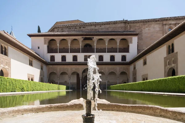 Granada Spanien Augusti 2017 Människor Besöker Den Berömda Alhambra Granada — Stockfoto