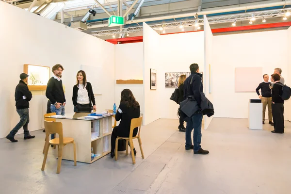 Galerie in een kunstbeurs — Stockfoto