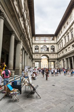 Uffizi museum clipart