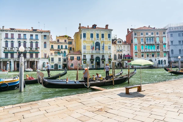 Venetian gondoliers — Stock Photo, Image