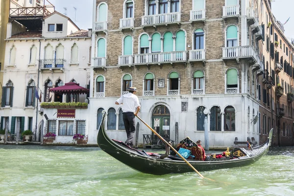 Venetian gondoliers — Stock Photo, Image