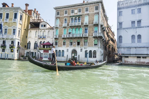 Venetian gondoliers — Stock Photo, Image