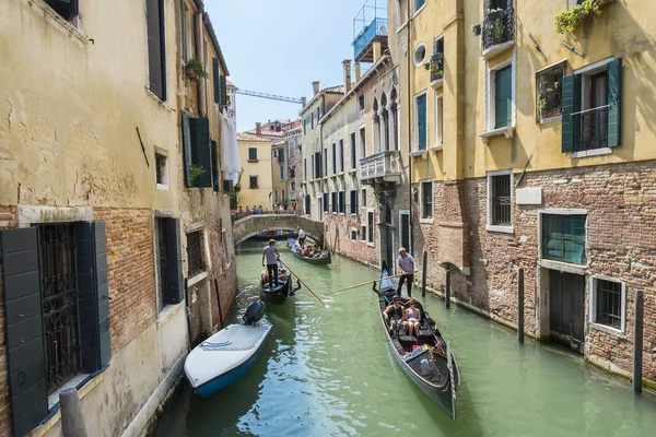 Venetian gondoliers — Stock Photo, Image