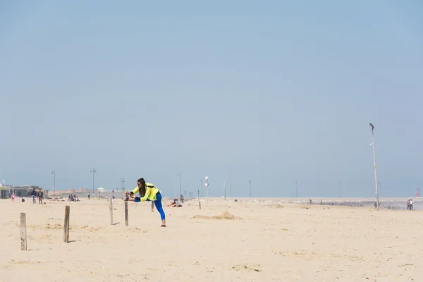 Esercizi in spiaggia — Foto Stock