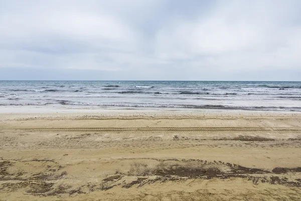 Eenzaam strand — Stockfoto