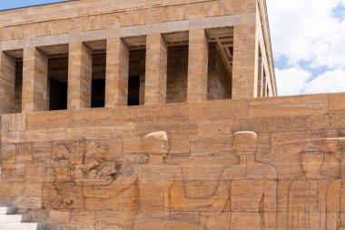 Ankara, Türkiye-Ağustos 8, 2025: Ankara, Türkiye 'de güneşli bir günde Atatürk' ün mozolesi