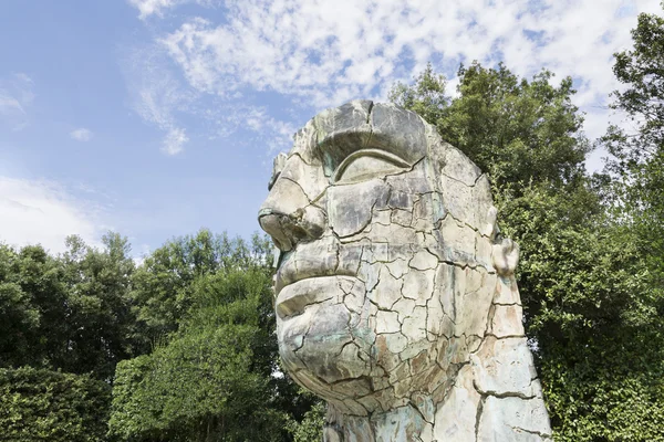 Statua all'interno dei giardini dei boboli — Foto Stock