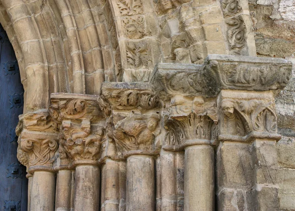 Detail van de deur van vergeving op Romaanse kerk van Santiago — Stockfoto