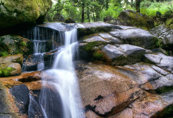 Cachoeira no Parque Nacional de Peneda Gere — Fotografia de Stock