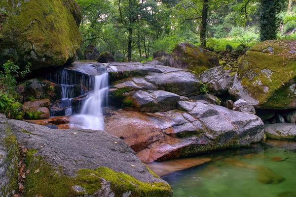 Vattenfall i nationalparken Peneda Gere — Stockfoto