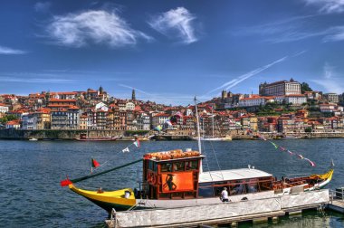 Douro nehir ve Porto geleneksel tekneler