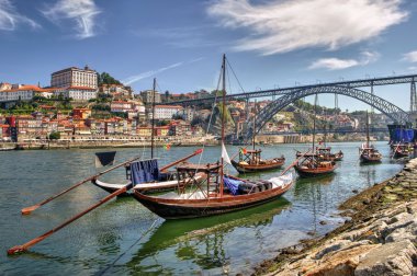 Douro nehir ve Porto geleneksel tekneler