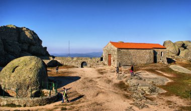 St Maria Monsanto kilisede Castelo yapmak