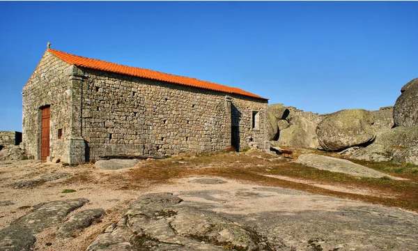 Iglesia de Santa María del Castelo en Monsanto — Foto de Stock