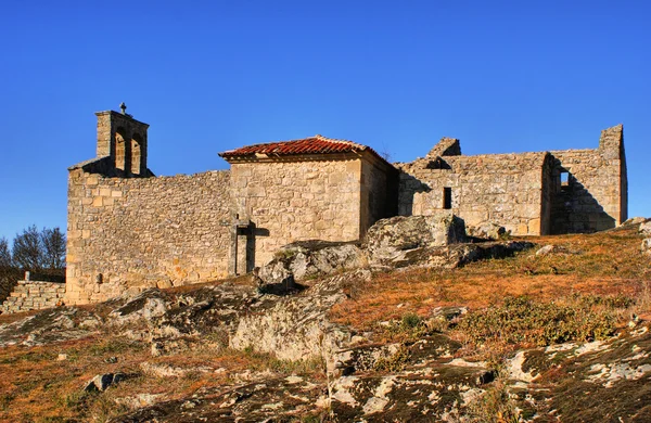 Ruiny kostela v historické vesnici Castelo Mendo — Stock fotografie