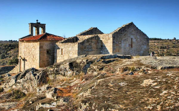 교회에서 역사적인 마을의 카스텔로 Mendo 유적 — 스톡 사진