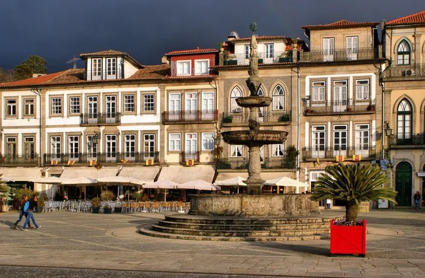 Main square Largo de Camoes with the fountain — Stock Photo, Image