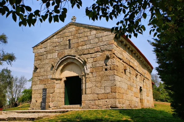 Романская церковь Сан-Мигель — стоковое фото
