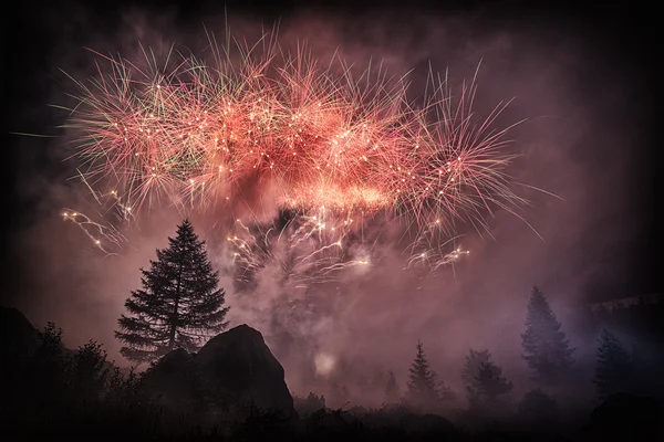 Fireworks uygulamasında orman 