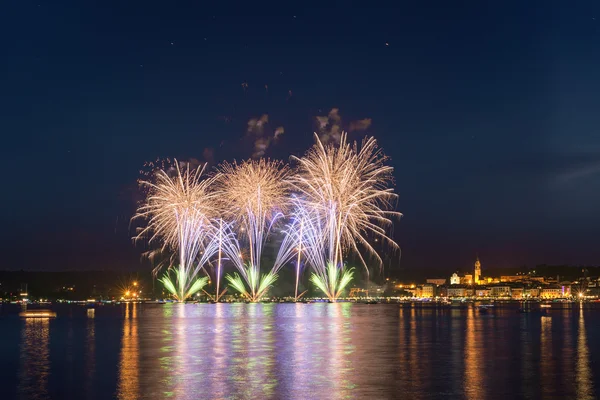 Vuurwerk, lakefront Arona - Piemonte — Stockfoto