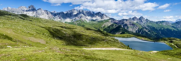 Dolomity, krajobraz w sezonie letnim — Zdjęcie stockowe