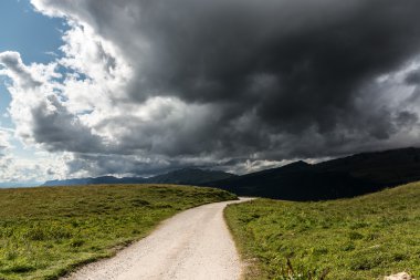 tepenin dolomites üzerinden fırtına oluşumu