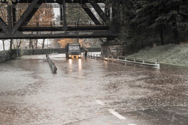 Nehir Ticino taşma alanında Sesto Calende, Varese
