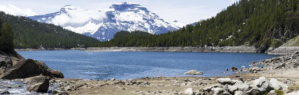 Devero see im sommer, piemont — Stockfoto