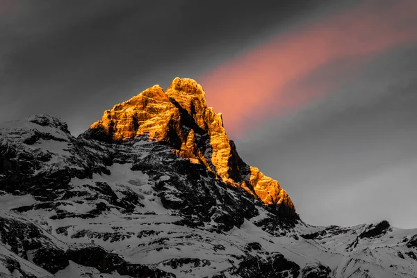 Puesta de sol en la parte superior de Matterhorn — Foto de Stock