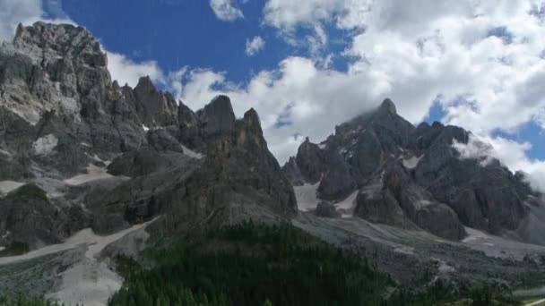 Dolomites, zaman atlamalı ve bulutlu — Stok video
