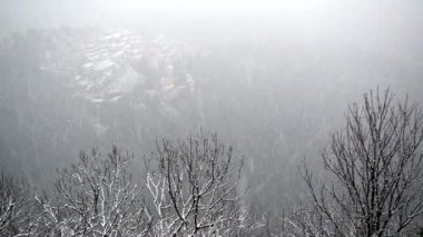 Antik köy, kutsal Dağı üzerinde Varese kar