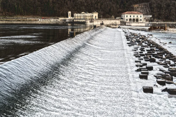 Přehrada na řece Ticino, Itálie — Stock fotografie