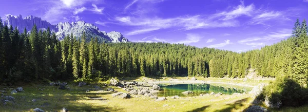 Carezza lake and mount Latemar — Stock Photo, Image
